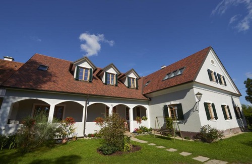 Burgau House | Frühstückspension Kleinschuster