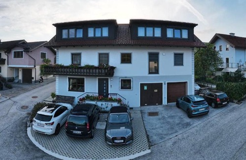 Mattsee House | Gästehaus & Vinothek Strasser
