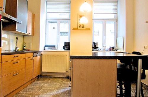 Mariahilf Condo | Gemütliche und großzügige Altbauwohnung in zentraler Lage