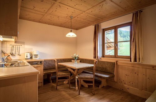 Innervillgraten Apartment | Gemütliche Wohnung in Innervillgraten mit Garten by Interhome