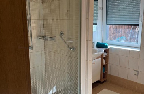 Kirchham House | Gemütliches Vierbettzimmer mit Bad und Küche