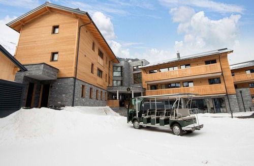 Rauris Apartment | Golden Lodges Rauris Resort with ski storage