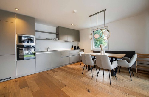 Fuegen Apartment | HEAVEN 7 Suite – Private Whirlpool & Garden