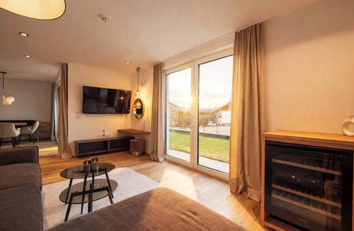 Fuegen Apartment | HEAVEN 7 Suite – Private Whirlpool & Garden
