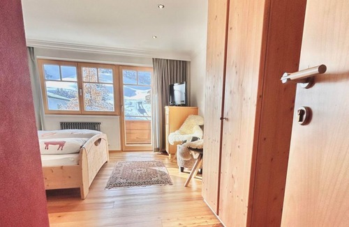 Warth Bed & Breakfast | Hocus Pocus - House Wallis