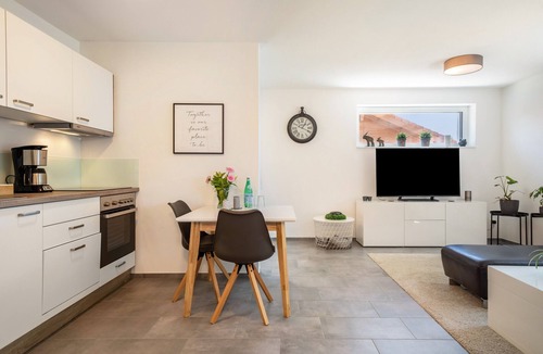 Langen bei Bregenz Apartment | Holiday Apartment 'Ländle Lodge' with Garden and Wi-Fi