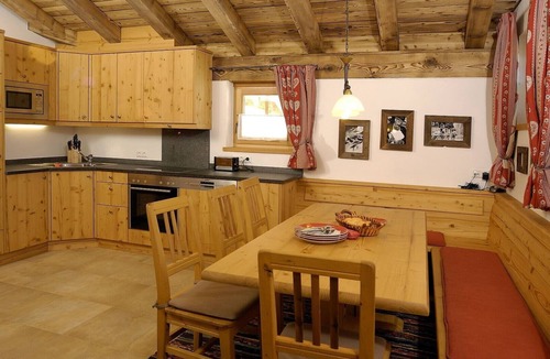 Hochkrimml House | Holiday Home 'Silberleiten' with Mountain View, Private Garden and Wi-Fi