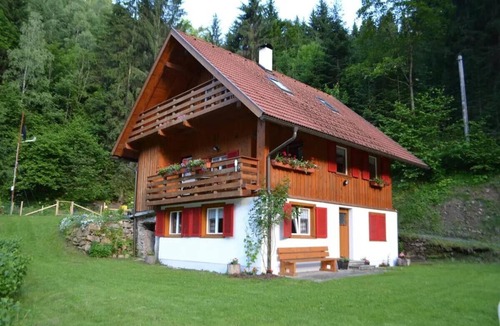 Wolfsberg House | Holiday Home 'Waldenstein' with Mountain View, Private Terrace & Wi-Fi