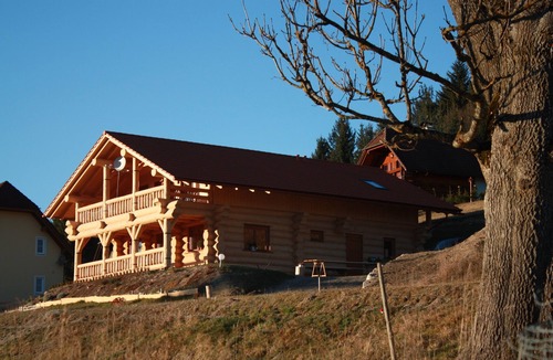 Krieglach Cabin | Holiday in Naturstammhaus