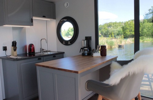 Kirchberg an der Raab Boat Rental | Houseboat Schwanennest with Lake View, Terrace and Wi-Fi