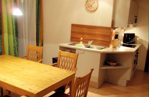 Thomatal Apartment | Königstuhl/Living Room/Bedroom/Shower - Almsonne Vacation Apartments