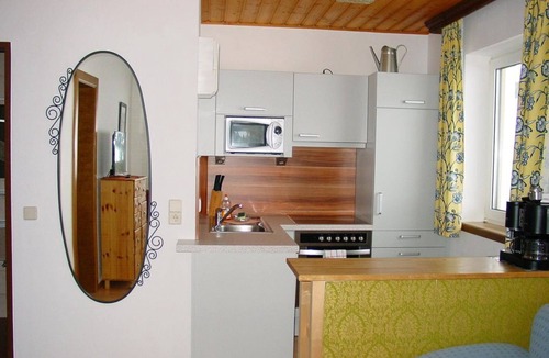 Thomatal Apartment | Königstuhl/Living Room/Bedroom/Shower - Almsonne Vacation Apartments