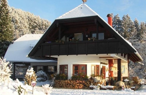Seeboden Apartment | Kleine Wohnung in Seeboden mit Großem Garten by Interhome