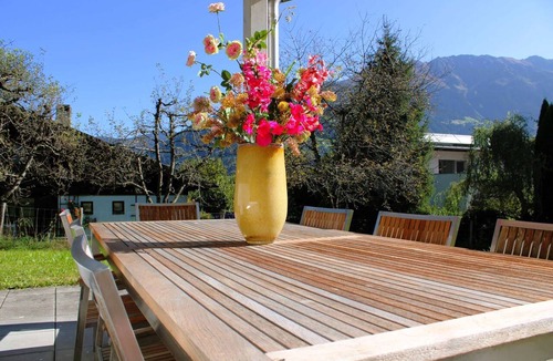 Tschagguns Apartment | Large and modern holiday apartment in Tschagguns with a terrace and garden