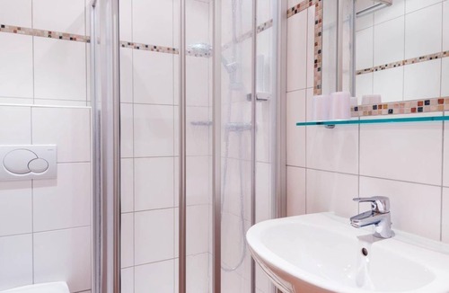 Maschl Bed & Breakfast | Large double room with shower, WC - Das Martell, Hotel-Pension