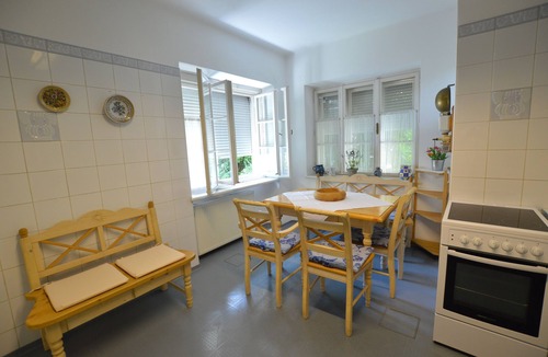 Elisabeth-Vorstadt Apartment | Living in a townhouse 1- 150 squyard non smoking apt, quiet and central