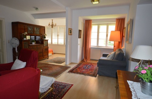 Elisabeth-Vorstadt Apartment | Living in a townhouse 1- 150 squyard non smoking apt, quiet and central