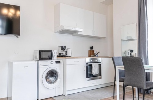 Funfhaus Apartment | Lovely 1BR Apt. w/Ensuite Washer Near Westbahnhof