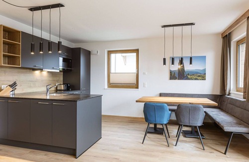 Schonbach Apartment | Lovely apartment for 6 guests with WIFI, pool, TV and balcony
