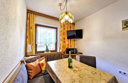 Karres Apartment | Lovely apartment for 2 people with WIFI, TV, patio and pets allowed