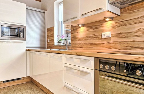 Pfunds Apartment | Lovely apartment for 8 guests with WIFI, TV, terrace and pets allowed