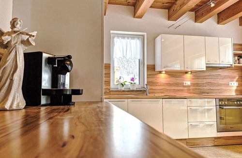 Pfunds Apartment | Lovely apartment for 8 guests with WIFI, TV, terrace and pets allowed