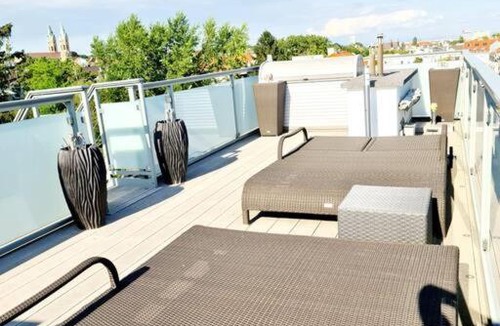 Oberdobling Apartment | luxury 4 bedroom roof apt with 3 balconies & view
