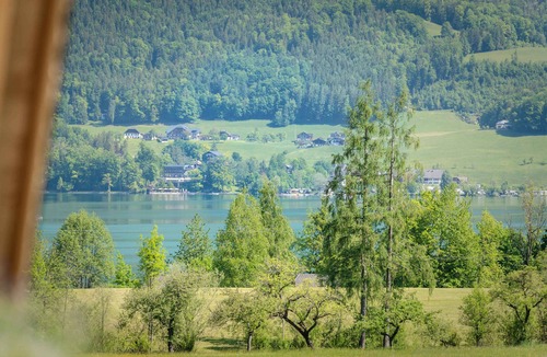 Strobl Apartment | Luxury Apartment at Lake Wolfgang | with Hot Tub for 4 Guests | panoramaNEST