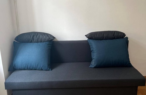 Simmering Apartment | Modern 1BR City Apt for 5 Great Location
