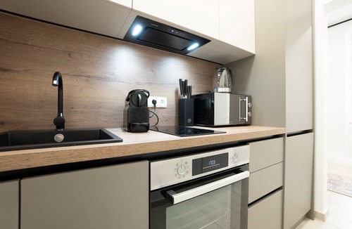 Funfhaus Apartment | Modern apartment with a balcony near Belvedere