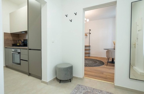 Funfhaus Apartment | Modern apartment with a balcony near Belvedere