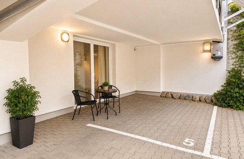 Wolkersdorf im Weinviertel Apartment | MODERN HOLIDAY APARTMENT Free Parking Free WiFi Fully Equipped 1 to 4 Guests