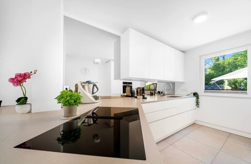 Kaisermuhlen House | Modern Luxury Villa, 5 Bedrooms, Alte Donau