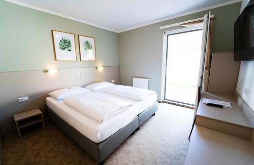 Wittau Hotel | motel22 I parking inclusive I 33 C or More - Breakfast Is on Us!