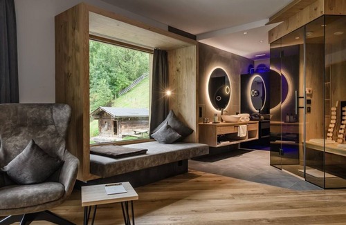 Unterberg House | Mountain Living Double Room for 3–4 People, Breakfast Included - Hotel Hubertushof