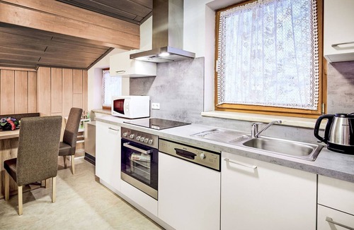 Stuhlfelden Apartment | nahe den Skigebieten und Ausgangspunkt zu Sehenswürdigkeiten by Interhome