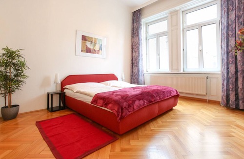 Ottakring Apartment | Nice 2 room apartment with luxurious bathroom for up to 4 people