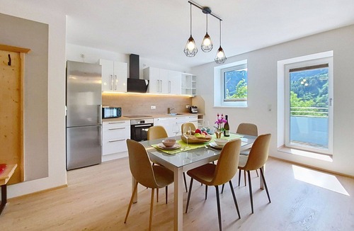Pfons Apartment | Nice apartment for 4 people with WIFI, TV and terrace