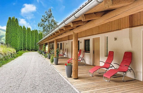 Kaprun Villa | Nice apartment in villa for 6 guests with TV, terrace and pets allowed
