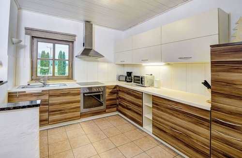 Kaprun Villa | Nice apartment in villa for 4 guests with TV, terrace and pets allowed