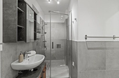 Floridsdorf Apartment | NobleNest Comfort - Parkplatz - Küche - Gemütlich