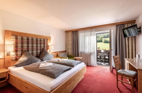Waidring Hotel | Pension Berta & Restaurant Franz