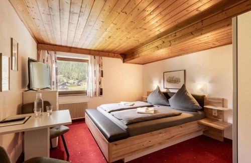 Waidring Hotel | Pension Berta & Restaurant Franz