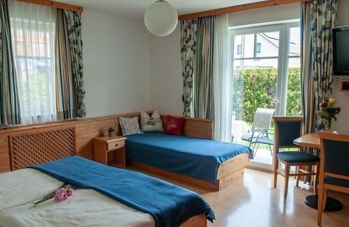 Anthering House | Pension Hiesel-Villa Untersbergblick