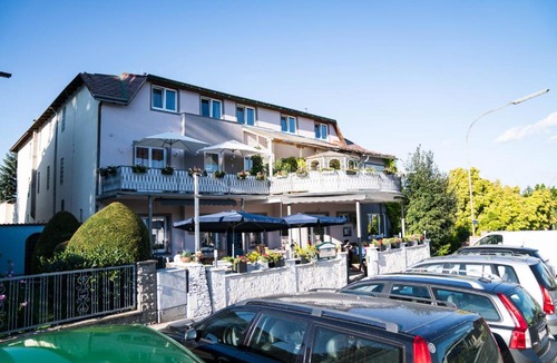 Bad Sauerbrunn House | Pension & Restaurant La Amalia