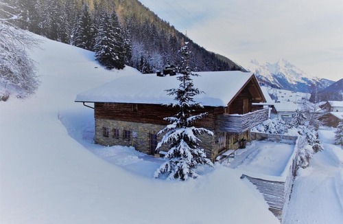 Sankt Anton am Arlberg House | Posh Mansion in Sankt with 2 Saunas Whirlpool Jacuzzi