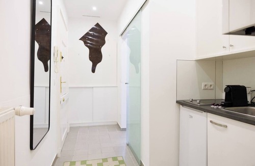Mariahilf Apartment | Prime Vienna Location - Sleeps 5