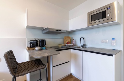 Hernals Apartment | Private 1BR Value Stay Kitchenette Tram Nearby