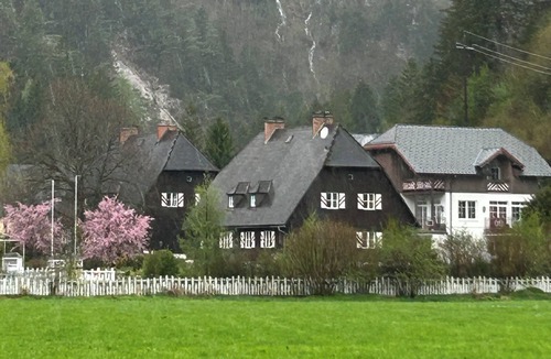 Sankt Martin am Grimming House | Pure nature vacation: vacation home with 4 self-contained apartments by the Salza waterfall