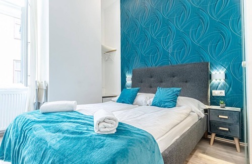 Mariahilf Hotel | Quiet Hotel Room | Ensuite & Near Westbahnhof